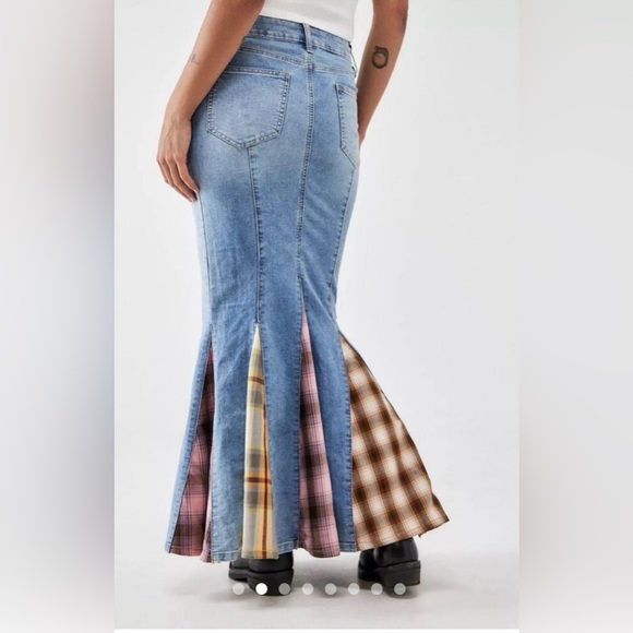 NWT BDG Light Blue Denim Skirt with Plaid Lining - Picture 2 of 6